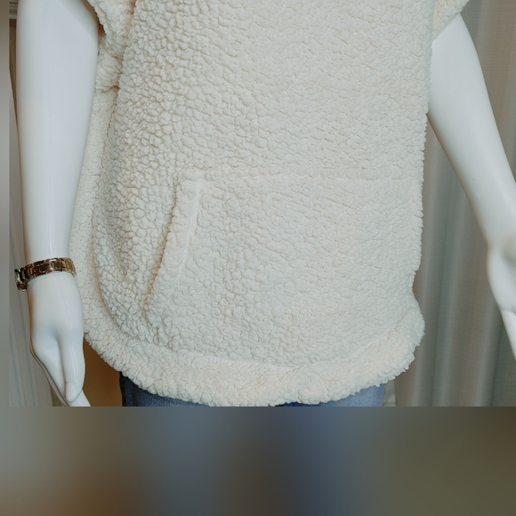 LORD & TAYLOR LOUNGE AND SLEEP COWL NECK FUZZY PULLOVER VEST, CREAM 2X - Picture 3 of 9